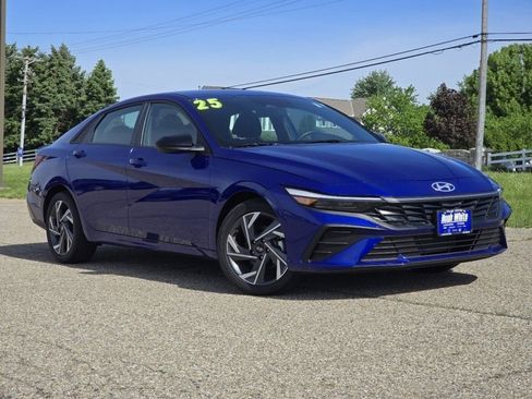 Used 2025 Hyundai Elantra Sport FWD image 2