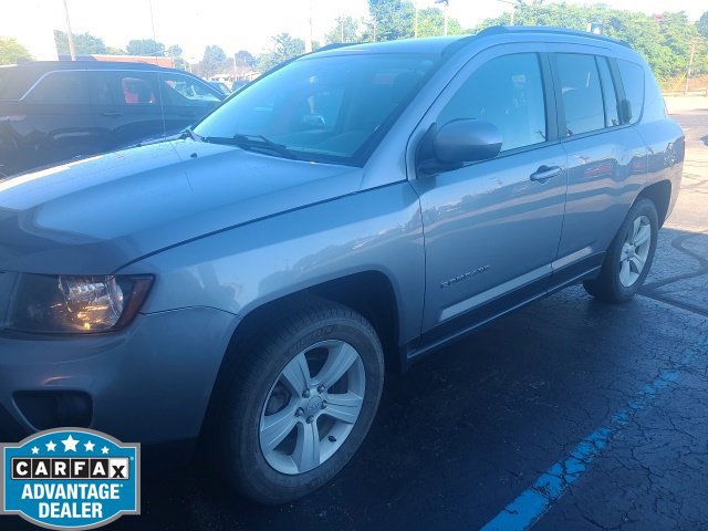 Used 2017 Jeep Compass Latitude AWD/4WD image 2