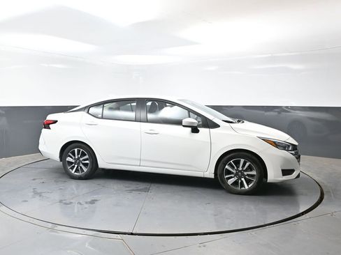 Used 2025 Nissan Versa SV FWD image 2
