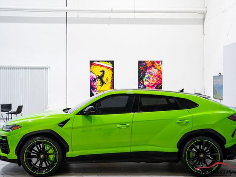 Used 2022 Lamborghini Urus AWD/4WD image 10