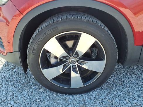 Used 2019 Volvo XC40 T4 Momentum FWD image 13