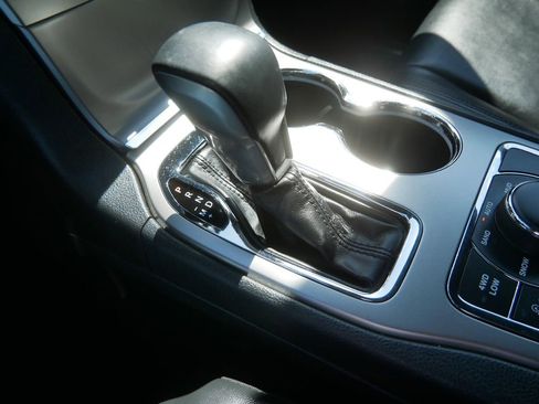 Used 2018 Jeep Grand Cherokee Limited image 25