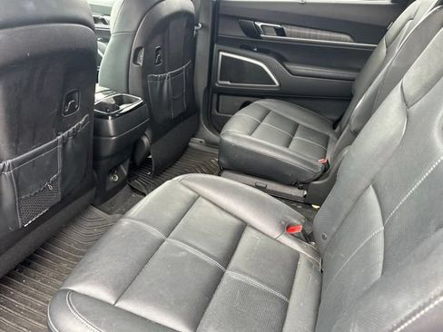Used 2023 Kia Telluride EX w/ EX Captain's Chair Package FWD image 11