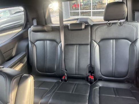 Used 2023 Jeep Wagoneer Series III w/ Preferred Equipment Group image 17