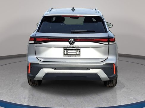 New 2026 Volkswagen Tiguan SE FWD image 6