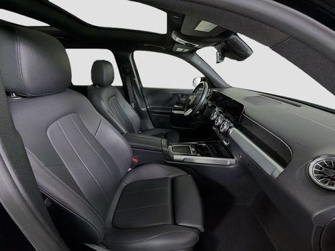 Used 2025 Mercedes-Benz GLB 250 w/ Exclusive Package image 31