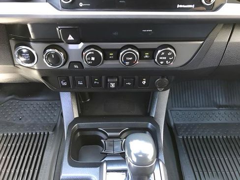 Used 2020 Toyota Tacoma TRD Sport w/ Technology Package AWD/4WD image 15