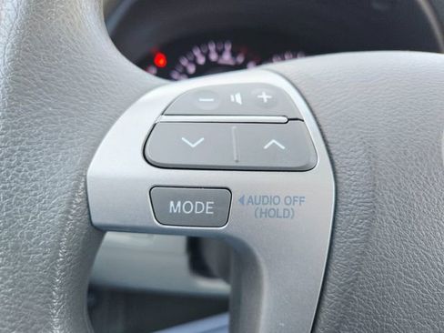 Used 2010 Toyota Camry LE image 19