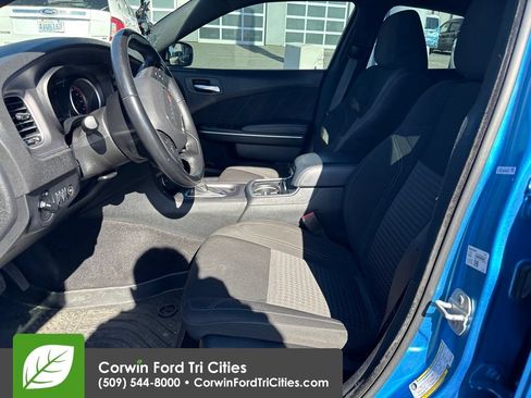 Used 2023 Dodge Charger SXT RWD image 5