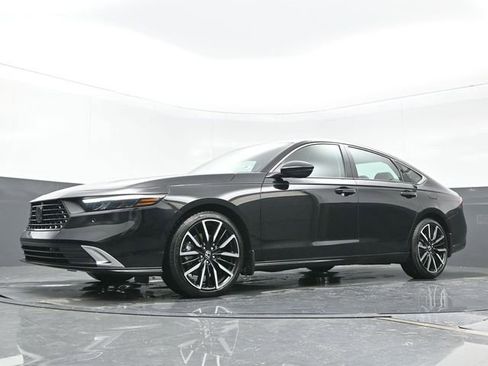 Certified 2025 Honda Accord Touring image 21