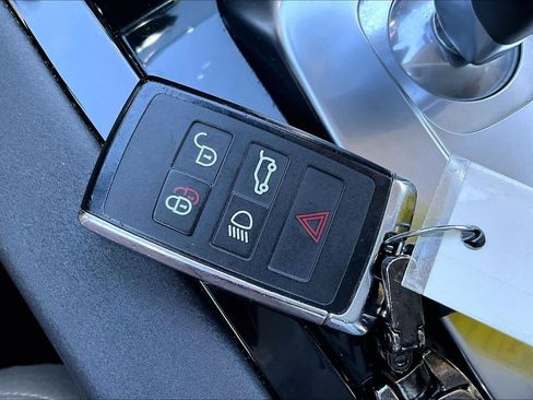 Used 2021 Land Rover Discovery Sport SE image 15