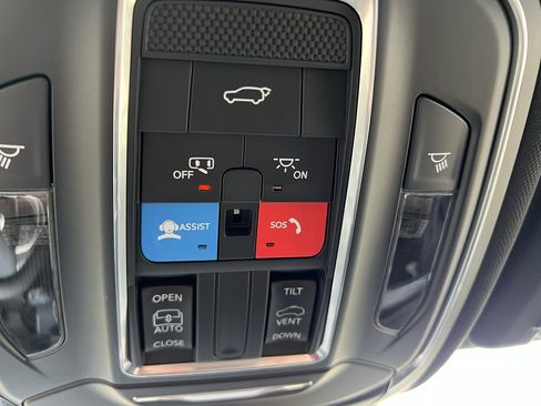 New 2025 Jeep Grand Cherokee Altitude image 45