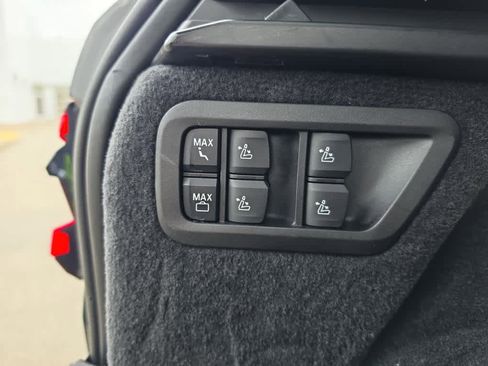 Used 2026 BMW X7 M60i image 8