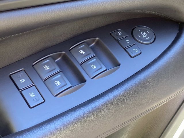 Used 2018 Cadillac Escalade Luxury w/ LPO, Radiant Package AWD/4WD image 13