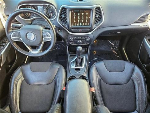 Used 2018 Jeep Cherokee Latitude Plus w/ Cold Weather Group image 16