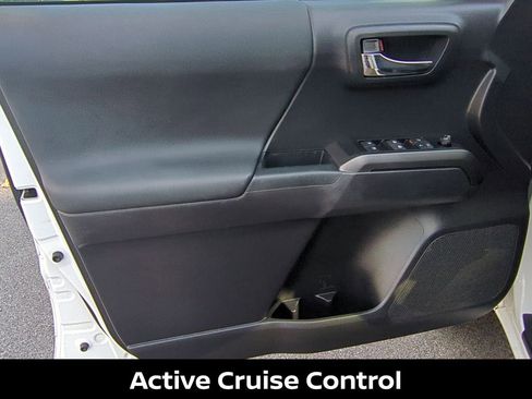 Used 2022 Toyota Tacoma TRD Off-Road image 12