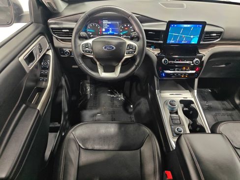 Used 2023 Ford Explorer Limited w/ Equipment Group 301A AWD/4WD image 4