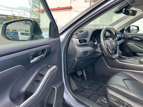 Certified 2024 Toyota Highlander XLE image 9