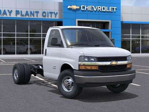 New 2025 Chevrolet Express 3500 w/ Power Convenience Package RWD image 7
