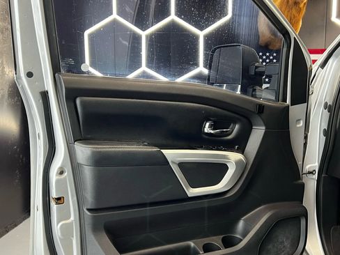 Used 2017 Nissan Titan PRO-4X AWD/4WD image 19