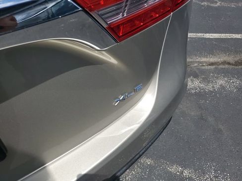 Used 2015 Toyota Avalon XLE FWD image 9