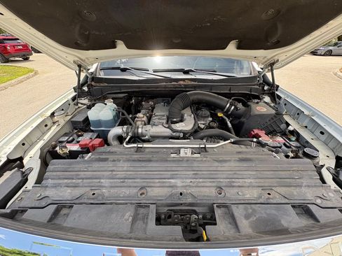 Used 2017 Nissan Titan SV AWD/4WD image 31