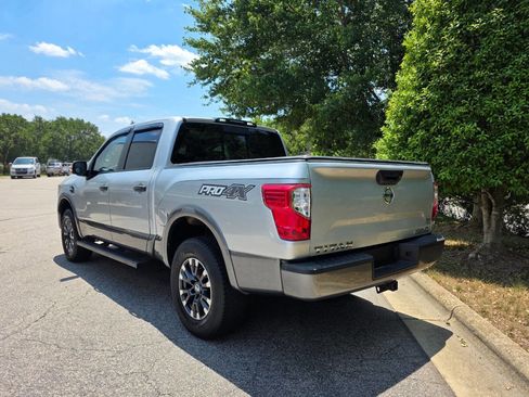 Used 2017 Nissan Titan PRO-4X AWD/4WD image 3