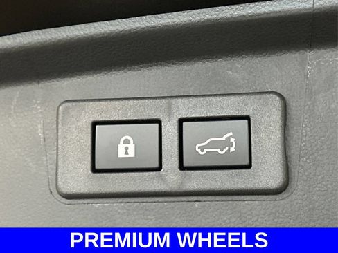 Certified 2025 Subaru Outback Touring XT AWD/4WD image 15