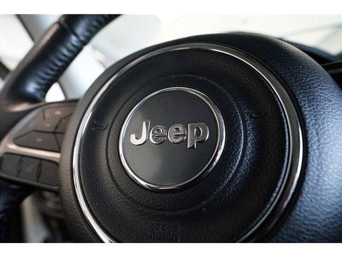 Used 2017 Jeep Renegade Latitude image 24