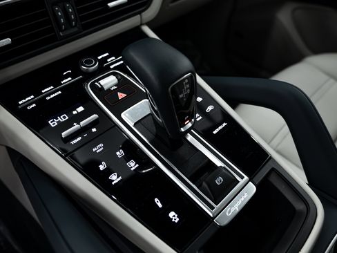 Certified 2023 Porsche Cayenne Platinum Edition AWD/4WD image 26