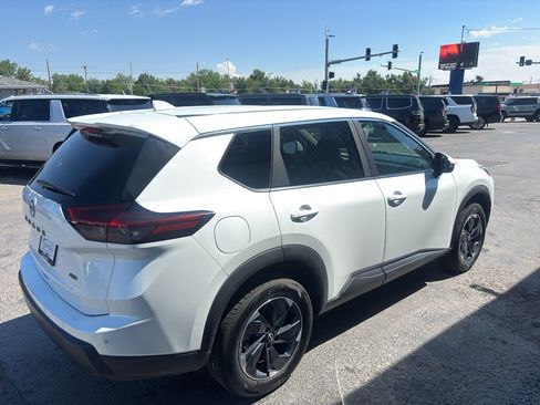 Used 2025 Nissan Rogue SV AWD/4WD image 5