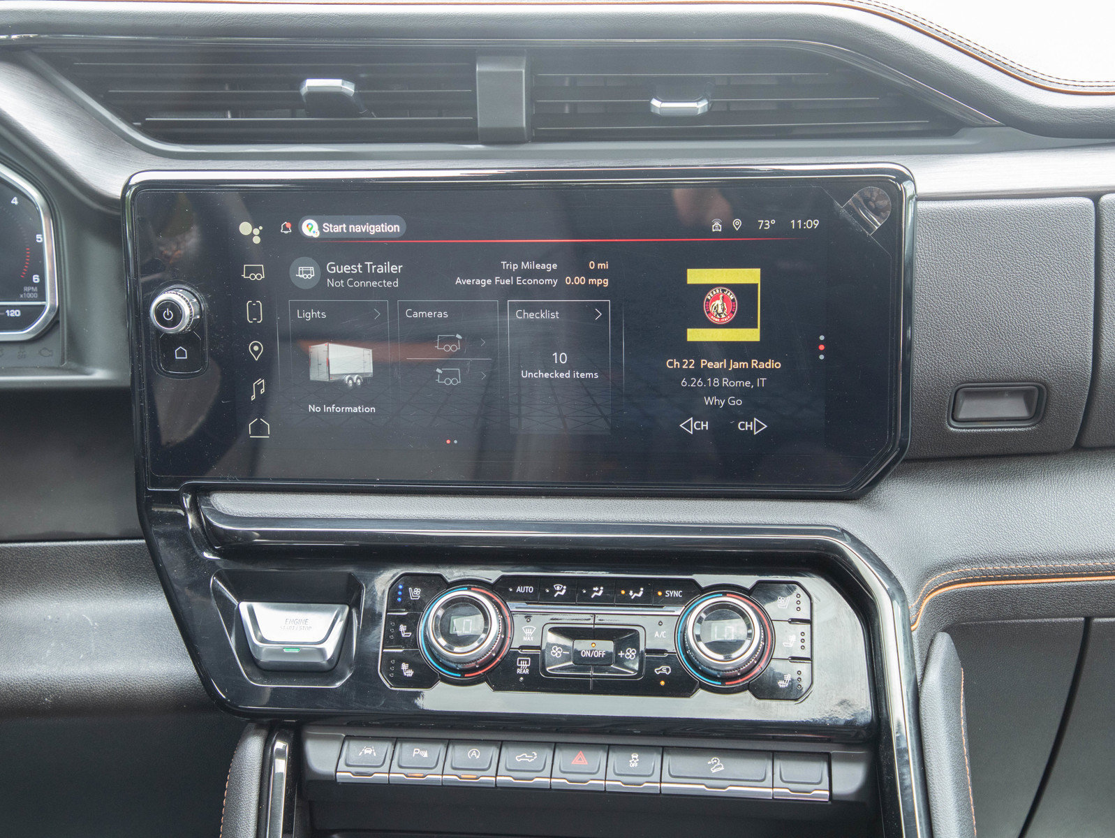 Used 2025 GMC Sierra 1500 AT4 w/ Technology Package AWD/4WD image 15