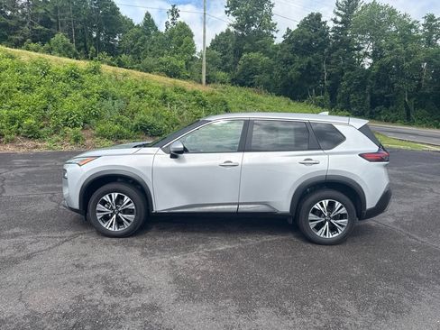 Used 2023 Nissan Rogue SV AWD/4WD image 6