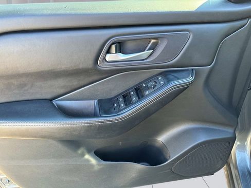 Used 2024 Nissan Rogue SV image 21