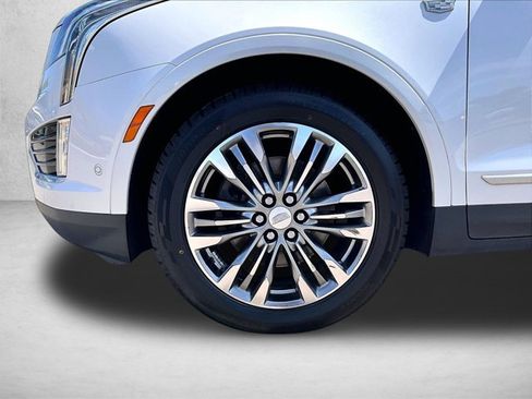 Used 2017 Cadillac XT5 Premium Luxury w/ Driver Assist Package FWD image 10