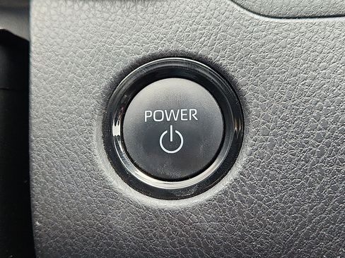 Used 2025 Toyota Camry SE image 17