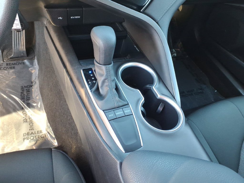 Used 2024 Toyota Camry LE FWD image 11