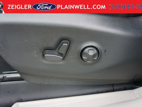 Used 2023 Chrysler Pacifica Touring-L FWD image 21