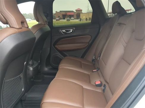 Used 2022 Volvo XC60 B5 Momentum w/ Advanced Package image 13