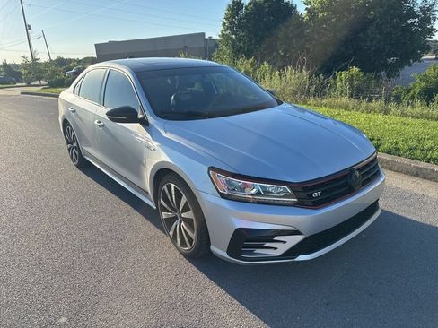 Used 2018 Volkswagen Passat 3.6 FWD image 2