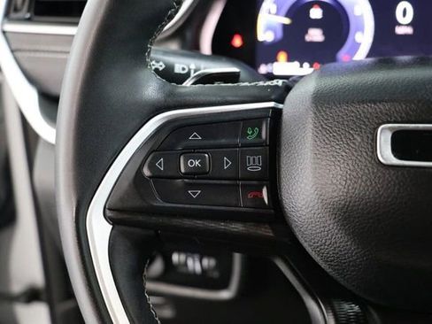 Used 2023 Jeep Grand Cherokee Altitude AWD/4WD image 18