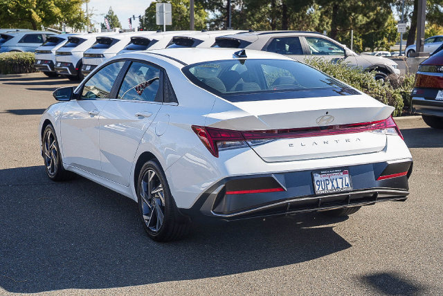 Certified 2025 Hyundai Elantra SEL FWD image 2