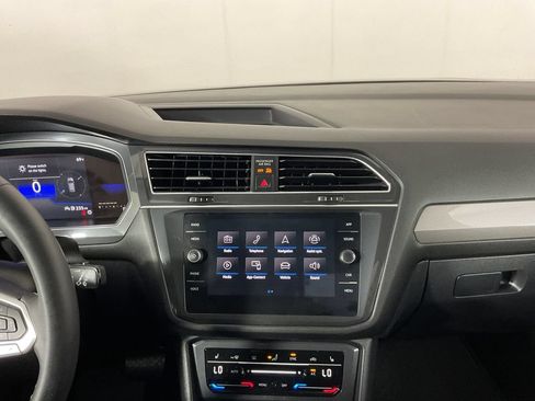 Used 2023 Volkswagen Tiguan SE w/ Panoramic Sunroof Package FWD image 13