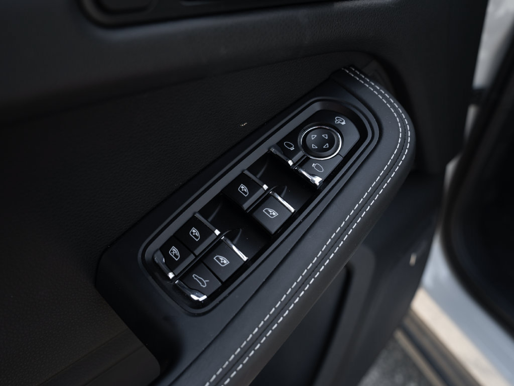 Used 2026 Porsche Macan S AWD/4WD image 16