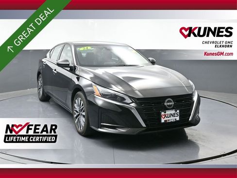 Used 2024 Nissan Altima 2.5 SV image 1
