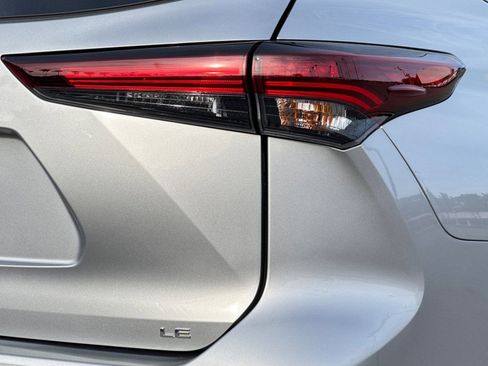 Used 2025 Toyota Highlander LE image 29