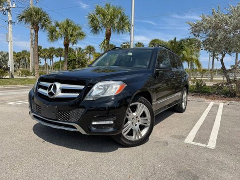 Used 2015 Mercedes-Benz GLK 350 4MATIC image 2