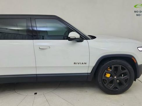 Used 2025 Rivian R1S Premium AWD/4WD image 8