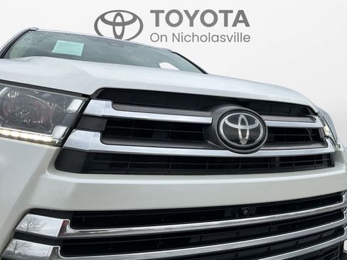 Used 2019 Toyota Highlander Limited Platinum image 10