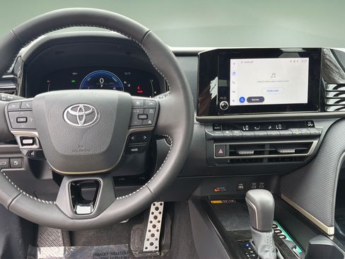 Used 2025 Toyota Camry SE FWD image 28